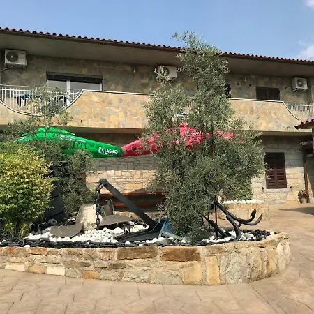 Tourist Farm With Fig Tree Apartment Dekani
