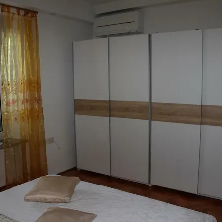 Apartma Tourist Farm With Fig Tree Dekani