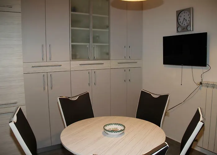 Tourist Farm With Fig Tree *